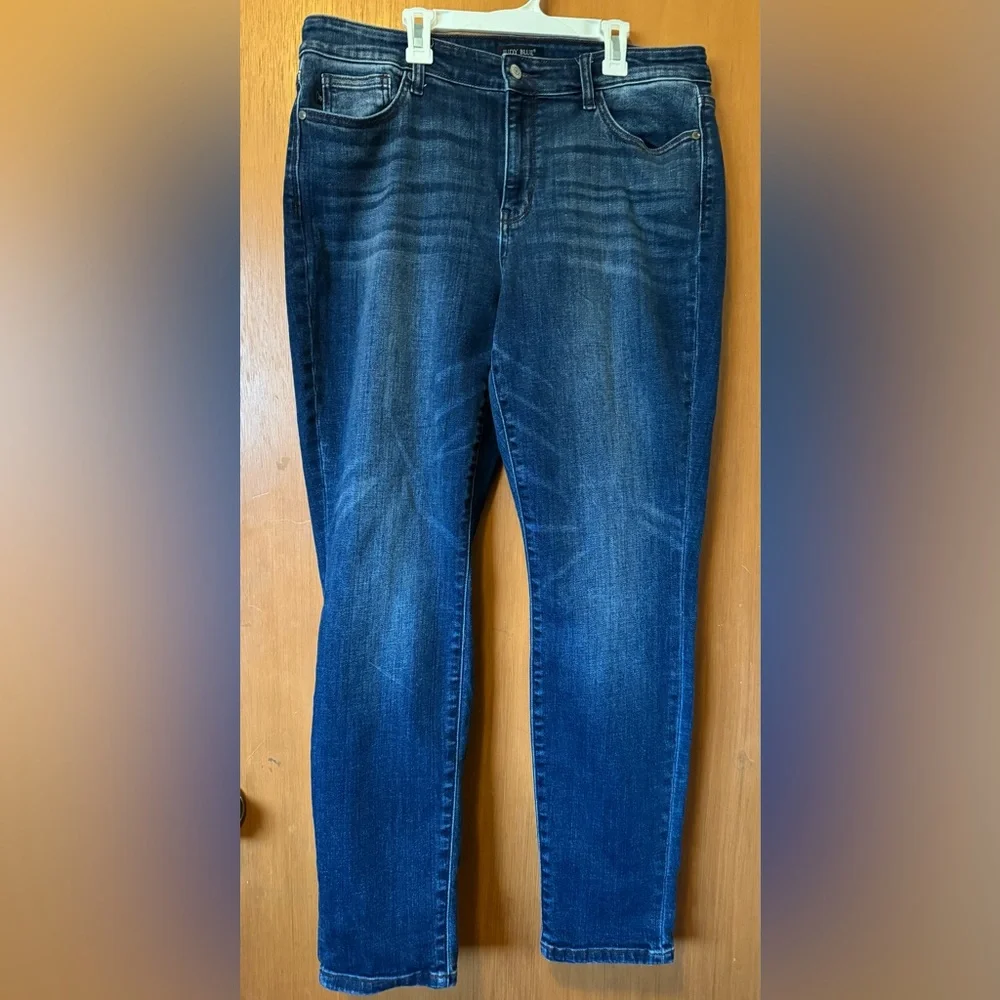 Judy Blue Straight Leg Slim fit - Picture 1 of 6